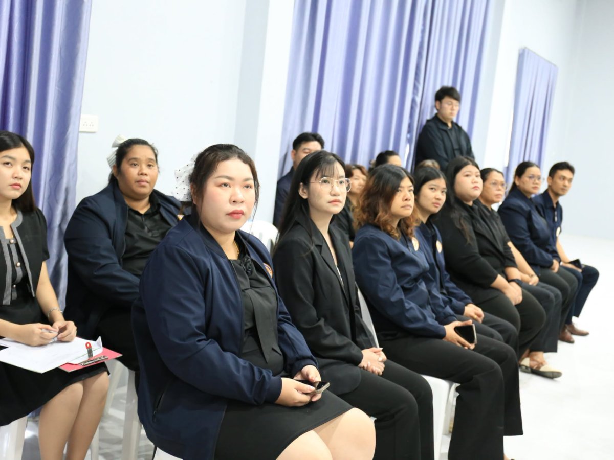 ประสานการประชุมสัมภาษณ์แนวทางการจัดการศึกษาเพื่อสร้างผลลัพธ์ที่พึงประสงค์ของการศึกษาตามมาตรฐานการศึกษาของชาติ