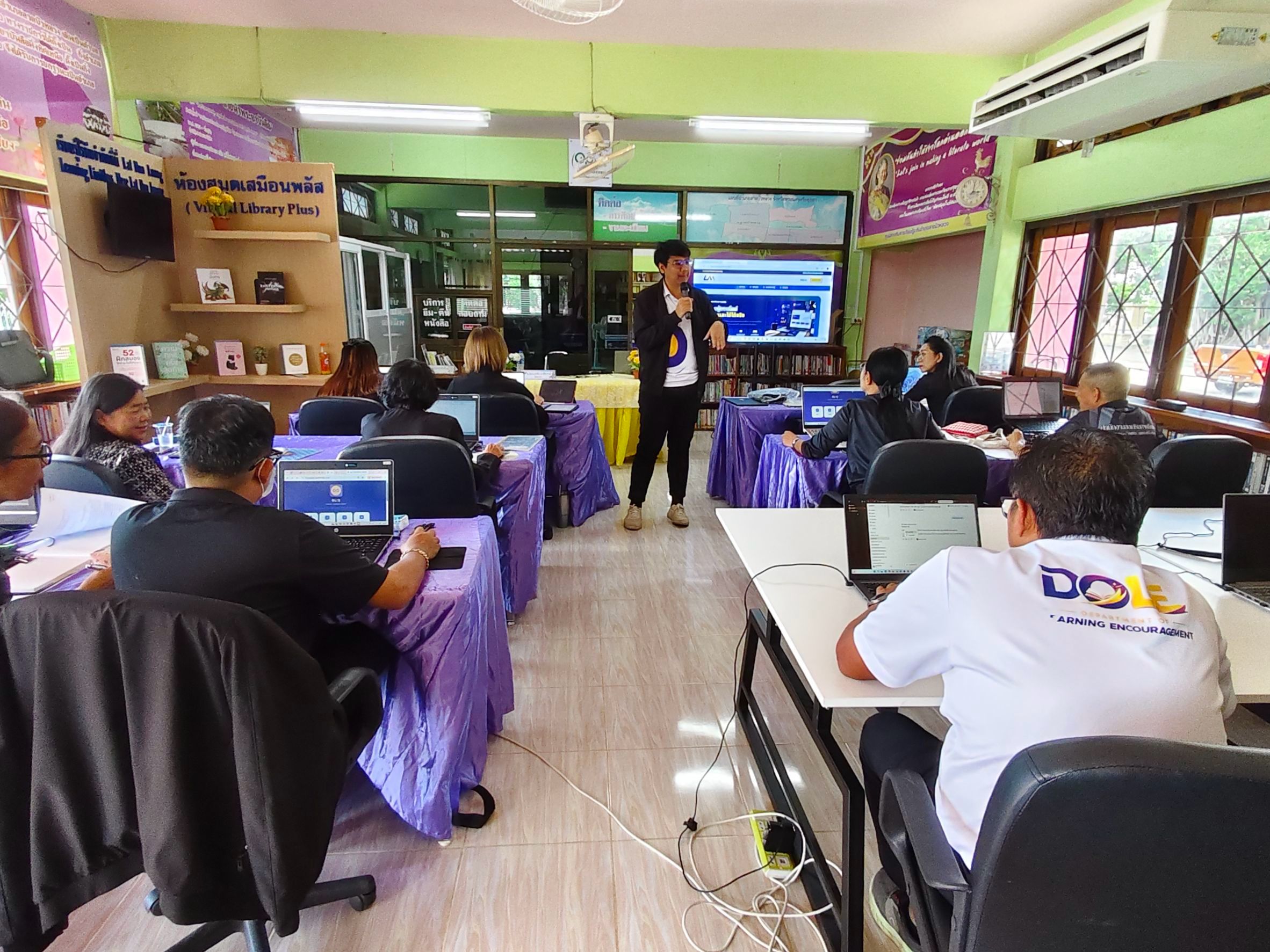 โครงการ​อบรม​เชิง​ปฏิบัติ​การการใช้ AI มา​ช่วย​ในการจัด​ทำ​สื่อ​การสอน